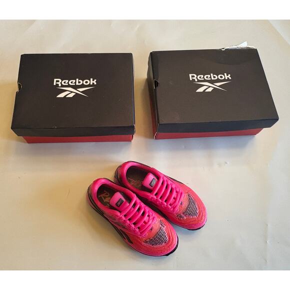 Set of 3 MINI replica Reebok sneakers part of the "Mini Brands" collection - Picture 1 of 6
